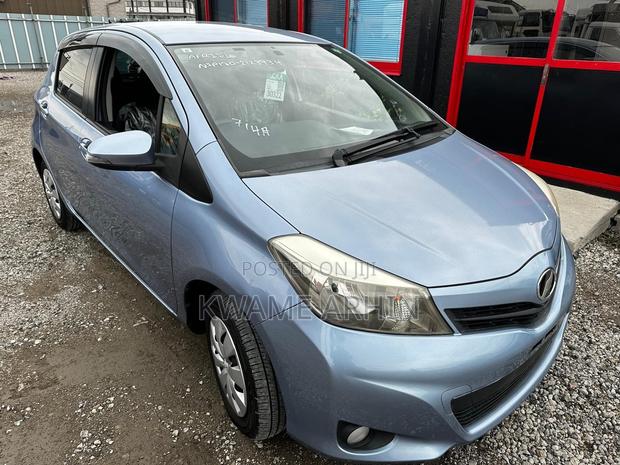 Toyota Vitz 1.3 FWD 5dr 2013 Blue