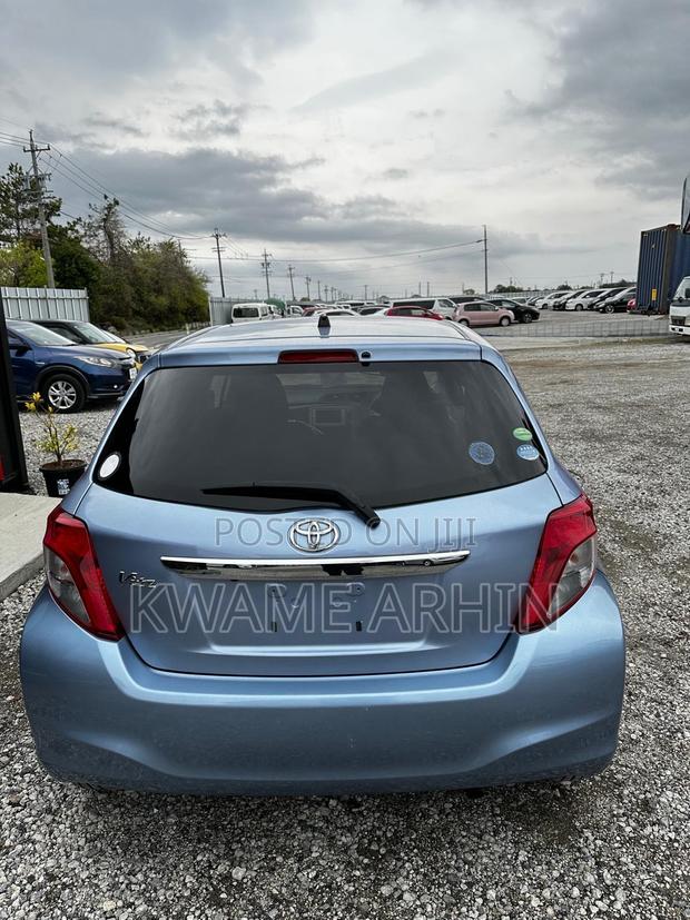 Toyota Vitz 1.3 FWD 5dr 2013 Blue