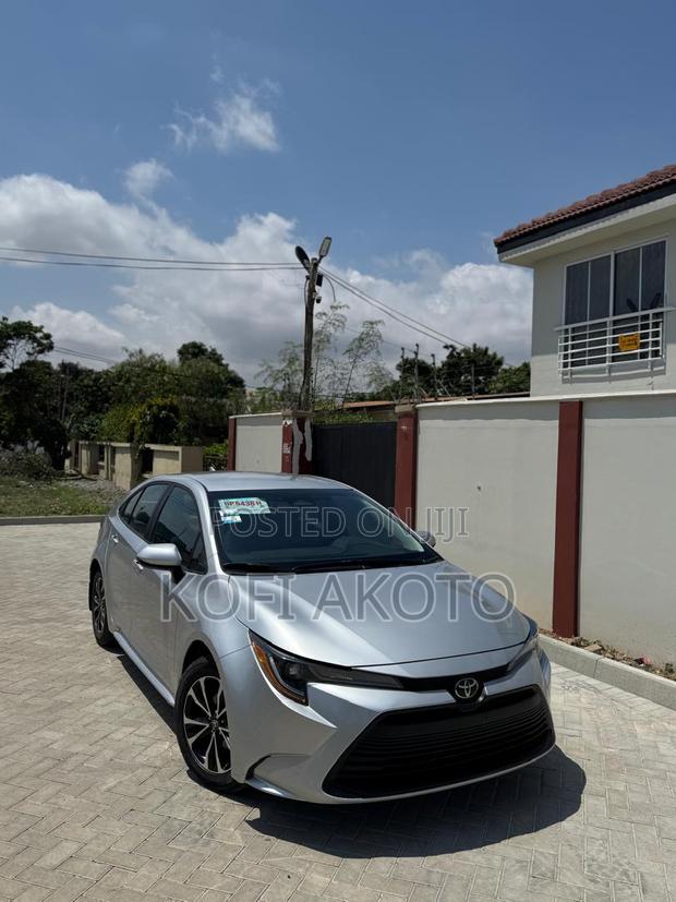 Toyota Corolla Hybrid LE 2025 Gray