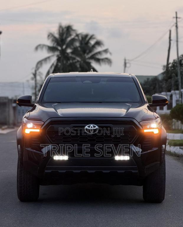 Toyota Tacoma 2024 Black