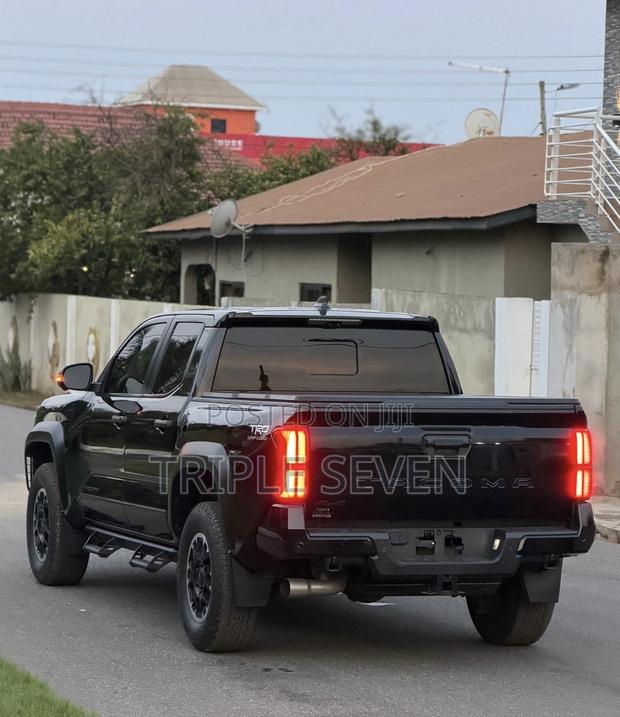 Toyota Tacoma 2024 Black