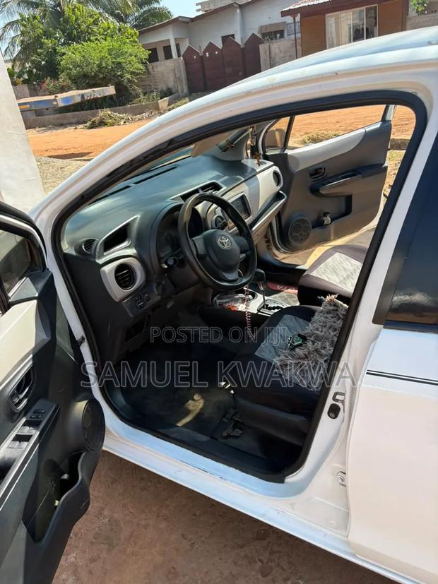 Toyota Vitz 2012 White