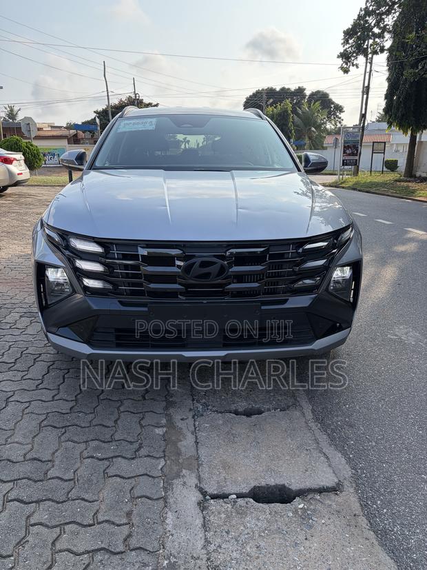 Hyundai Tucson SE AWD 2025 Silver