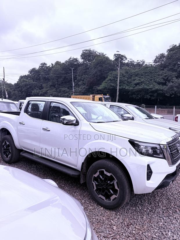 New Nissan Navara 2025 White