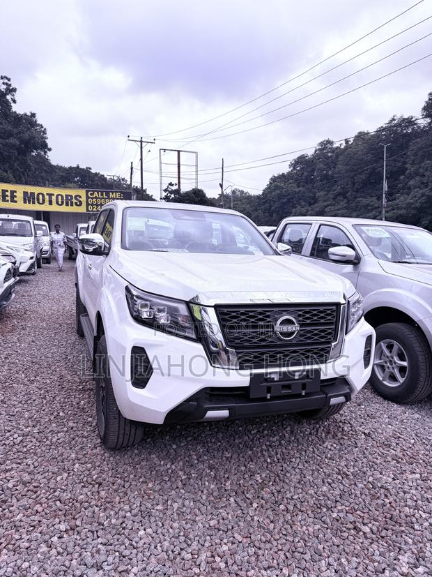 New Nissan Navara 2025 White