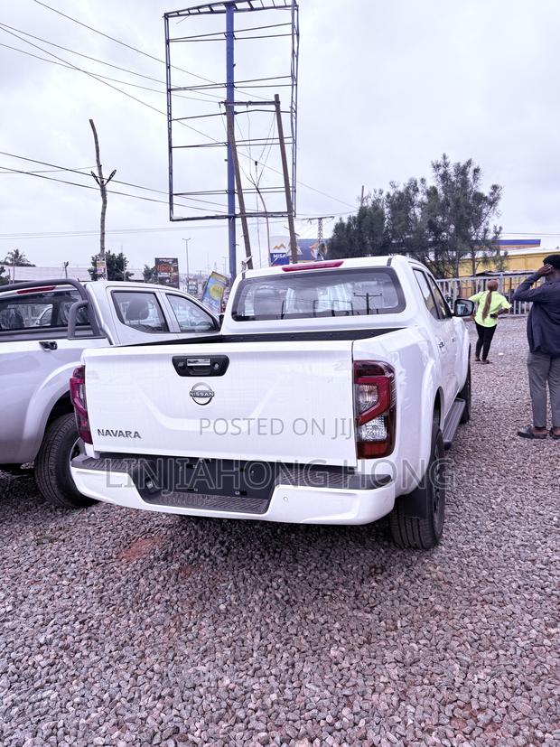 New Nissan Navara 2025 White