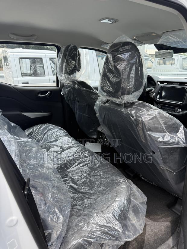 New Nissan Navara 2025 White