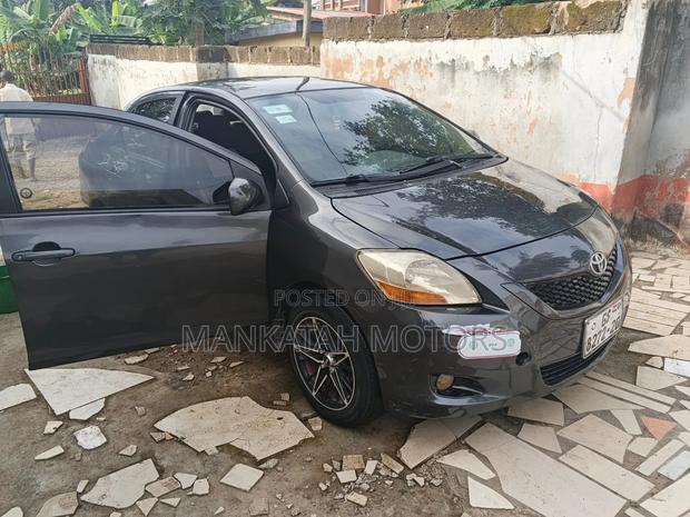 Toyota Yaris 2010 Black