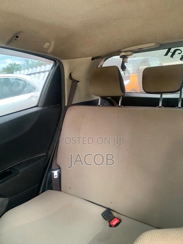 Toyota Vitz 2012 Silver