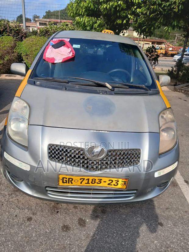 Toyota Vitz 1.3 AWD 3dr 2009 Gray