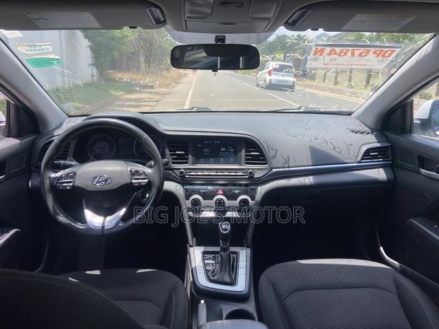 Hyundai Elantra 2019 White