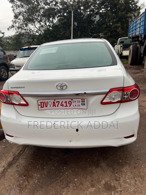 Toyota Corolla LE 4dr Sedan (1.8L 4cyl 4A) 2013 White