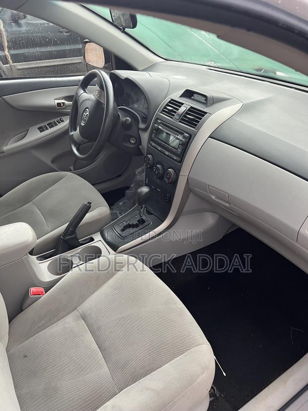 Toyota Corolla LE 4dr Sedan (1.8L 4cyl 4A) 2013 White
