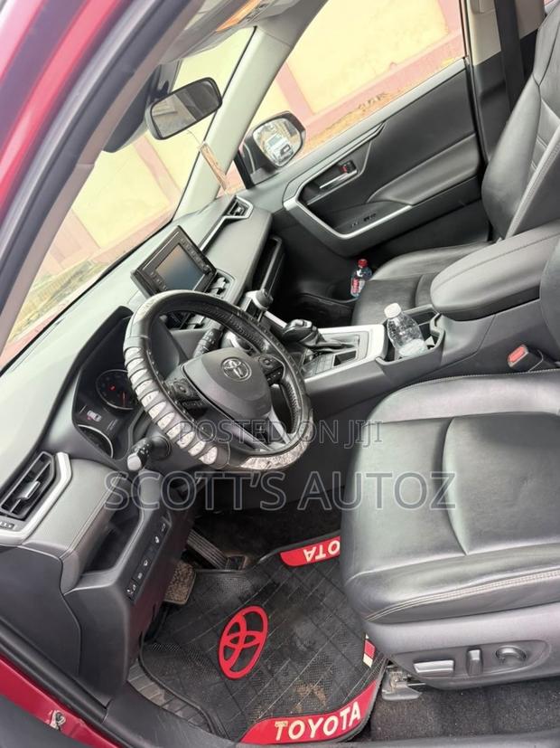 Toyota RAV4 2019 Red