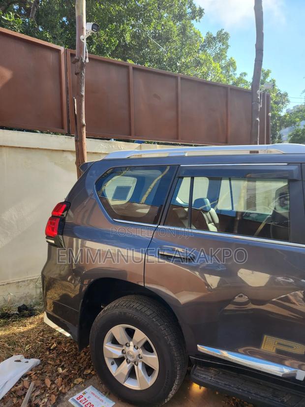 New Toyota Land Cruiser Prado 2.8 2022 Silver