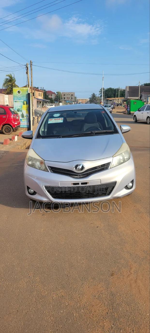 Toyota Vitz 2012 Silver
