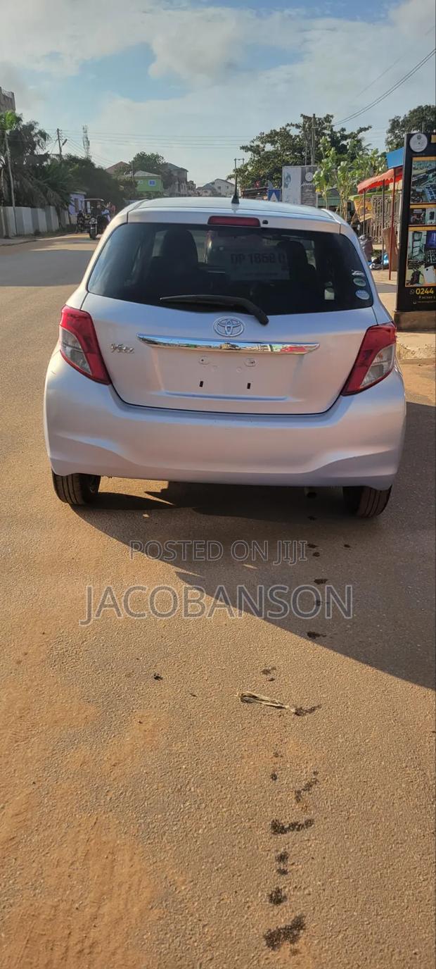 Toyota Vitz 2012 Silver