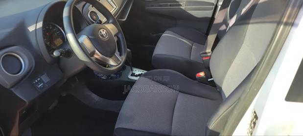 Toyota Vitz 2012 Silver