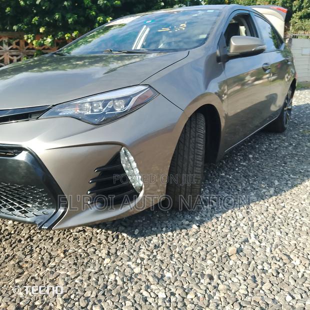 Toyota Corolla SE 4dr Sedan (1.8L 4cyl CVT) 2017 Brown