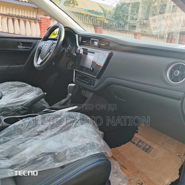 Toyota Corolla SE 4dr Sedan (1.8L 4cyl CVT) 2017 Brown