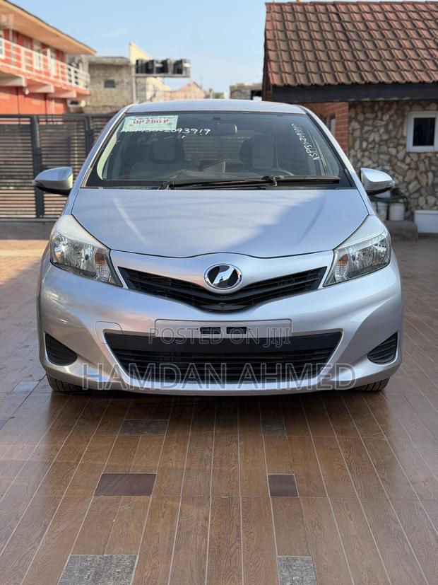 Toyota Vitz 1.3 FWD 5dr 2012 Silver