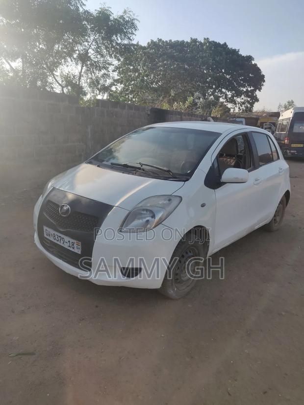 Toyota Vitz 2010 White