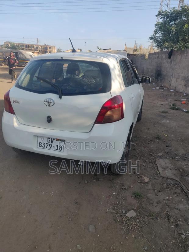 Toyota Vitz 2010 White