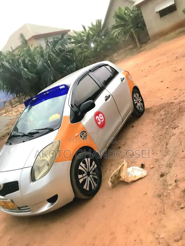 Toyota Yaris 2010 Silver