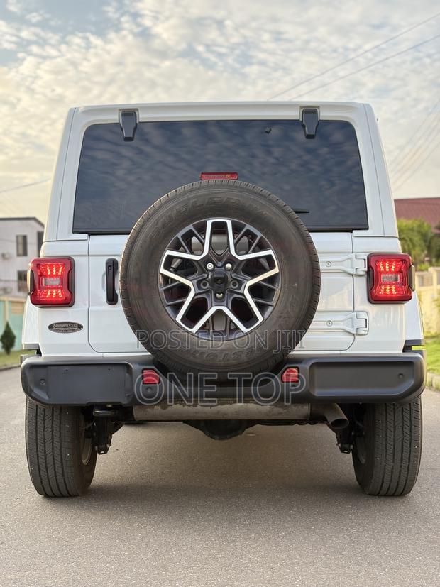 Jeep Wrangler Sahara 4 Door 4x4 2024 White