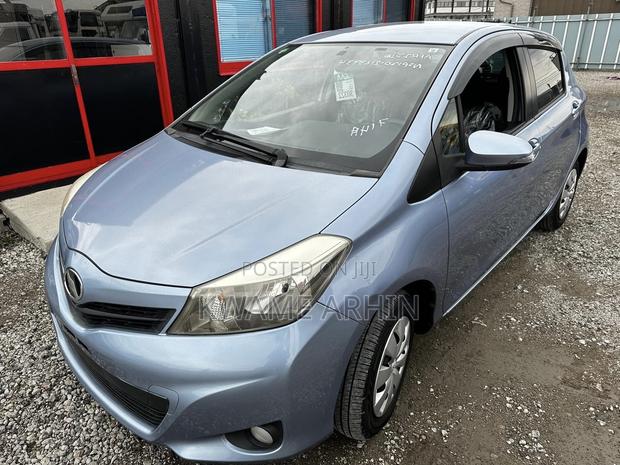Toyota Vitz 1.3 FWD 5dr 2013 Blue