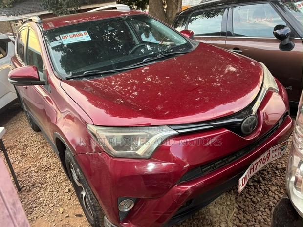 Toyota RAV4 LE 4dr SUV AWD (2.5L 4cyl 6A) 2018 Red