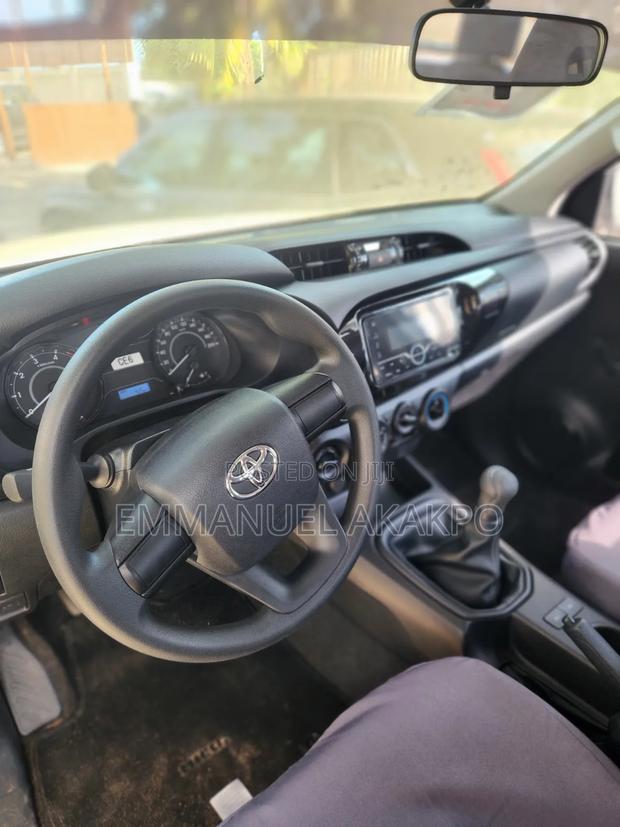New Toyota Hilux 2025 White