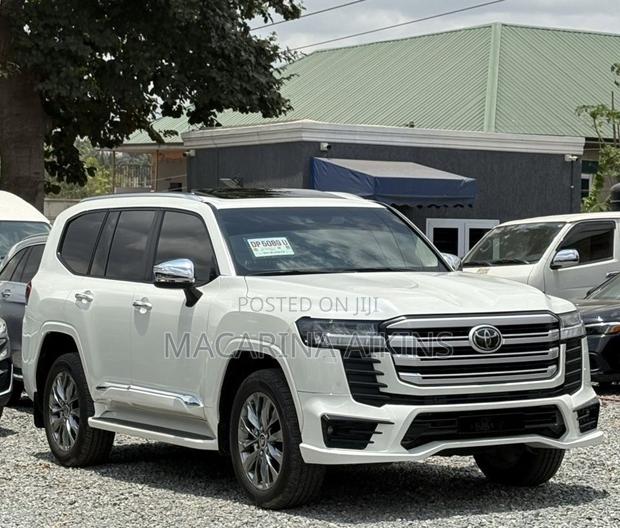 Toyota Land Cruiser 2024 White
