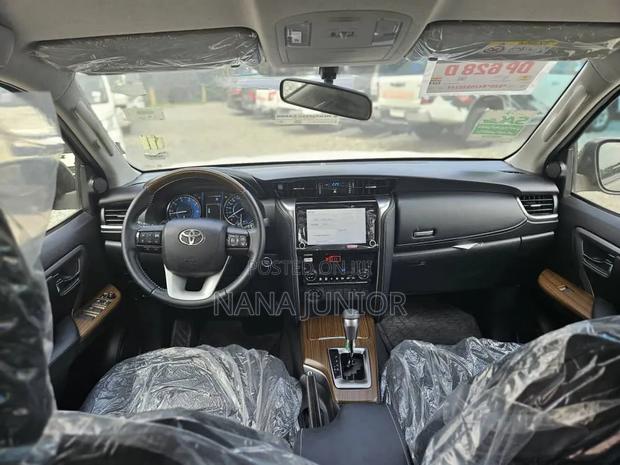 Toyota Fortuner 2024 Brown