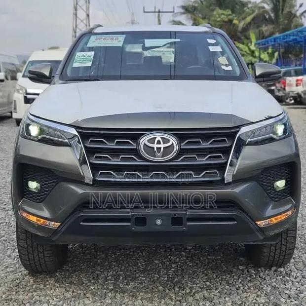Toyota Fortuner 2024 Brown