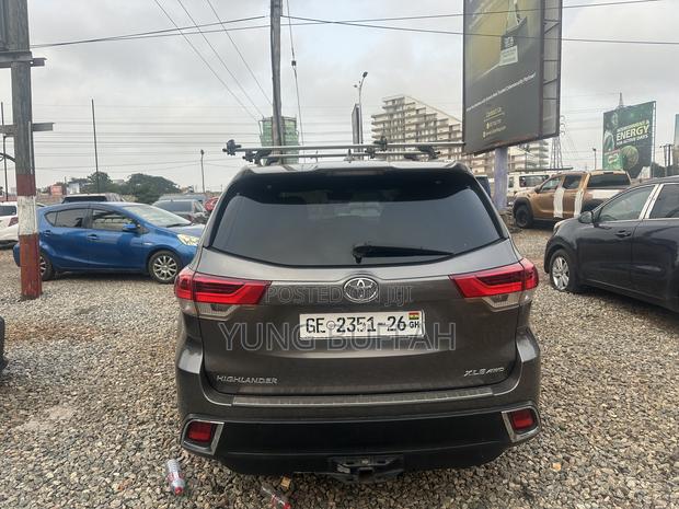 Toyota Highlander Limited 2019 Gray