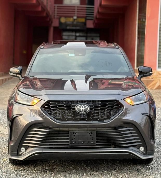 Toyota Highlander XSE 2022 Gray