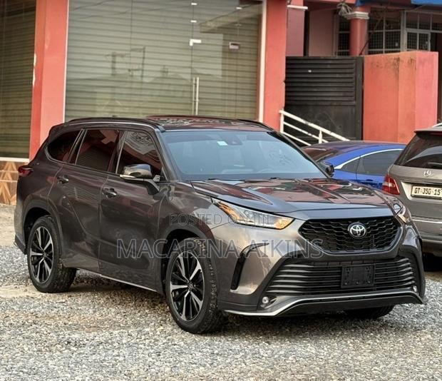 Toyota Highlander XSE 2022 Gray