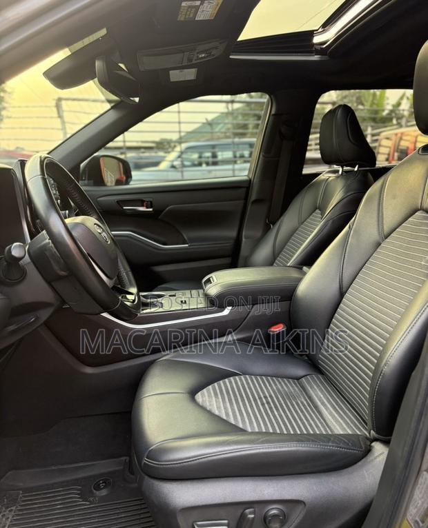 Toyota Highlander XSE 2022 Gray