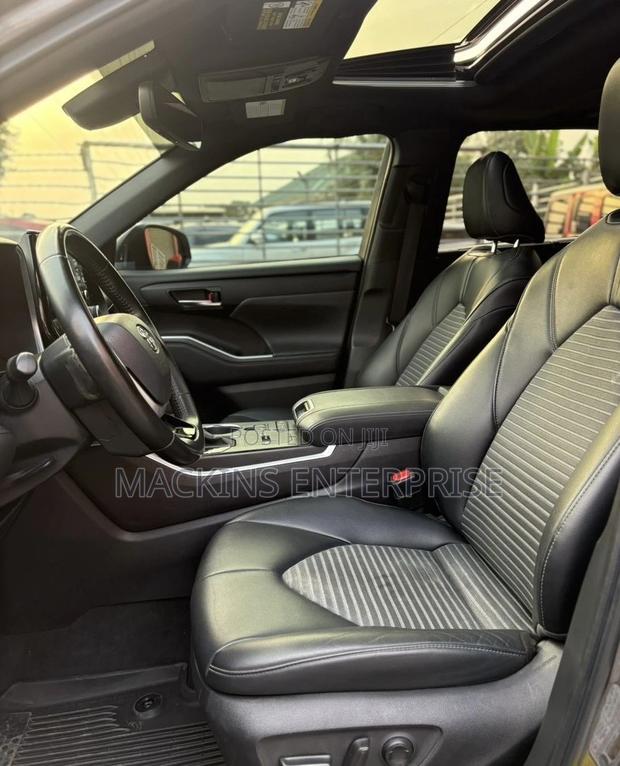 Toyota Highlander XSE 2022 Gray
