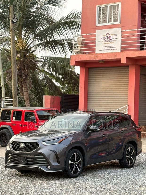 Toyota Highlander XSE 2022 Gray