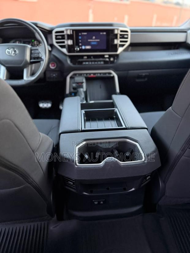 Toyota Tundra 2024 Red