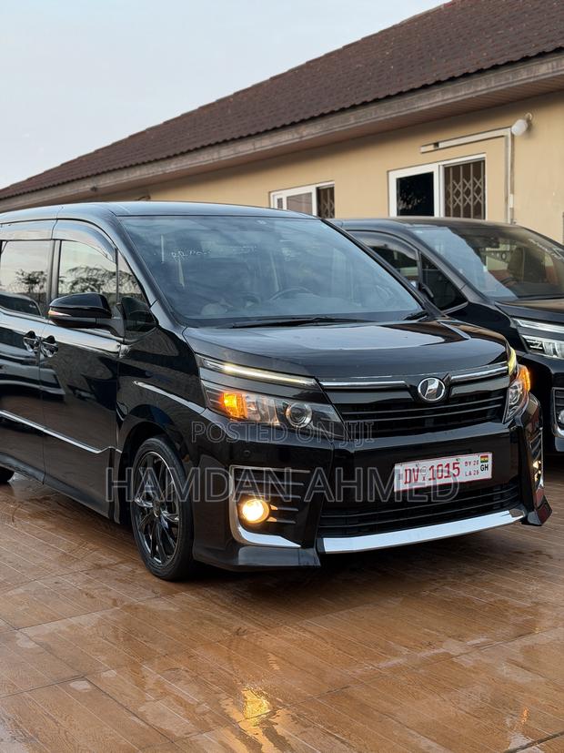 Toyota Voxy 2015 Black