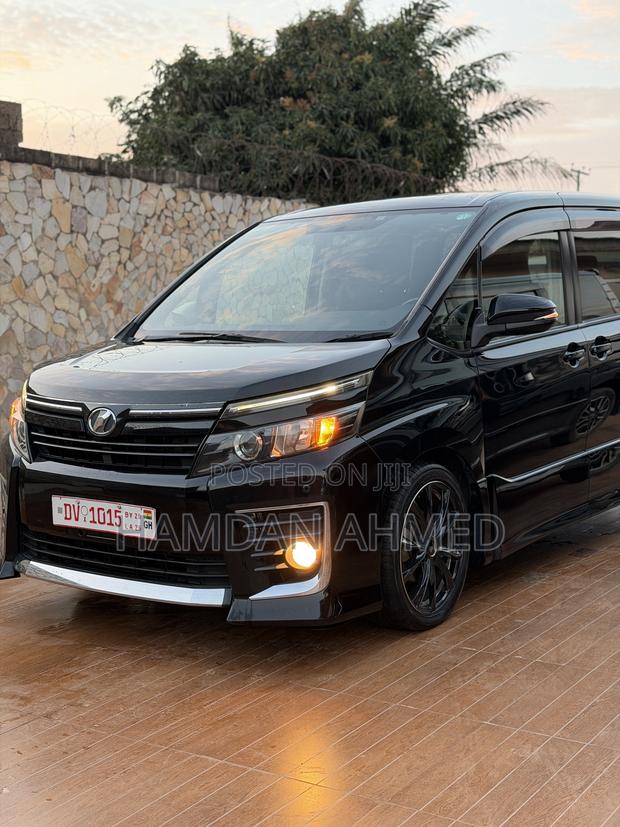 Toyota Voxy 2015 Black