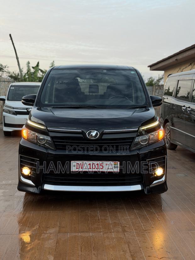Toyota Voxy 2015 Black