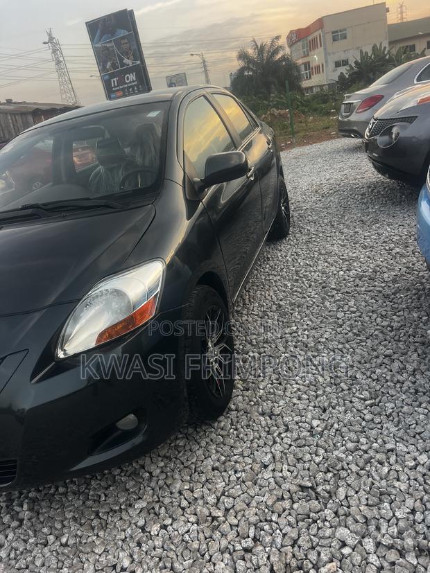 Toyota Yaris 2012 Gray