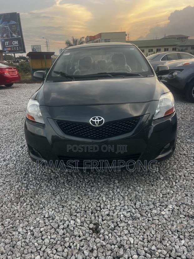 Toyota Yaris 2012 Gray