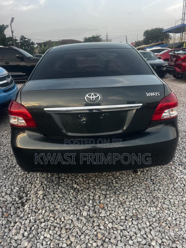 Toyota Yaris 2012 Gray