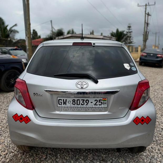 Toyota Vitz 1.0 FWD 5dr 2012 Silver