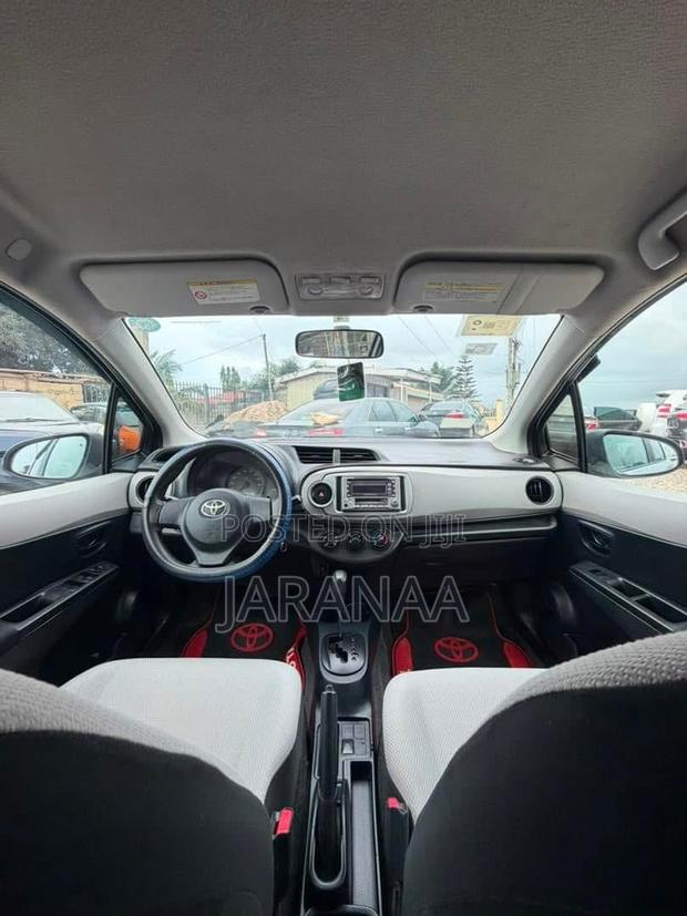 Toyota Vitz 1.0 FWD 5dr 2012 Silver